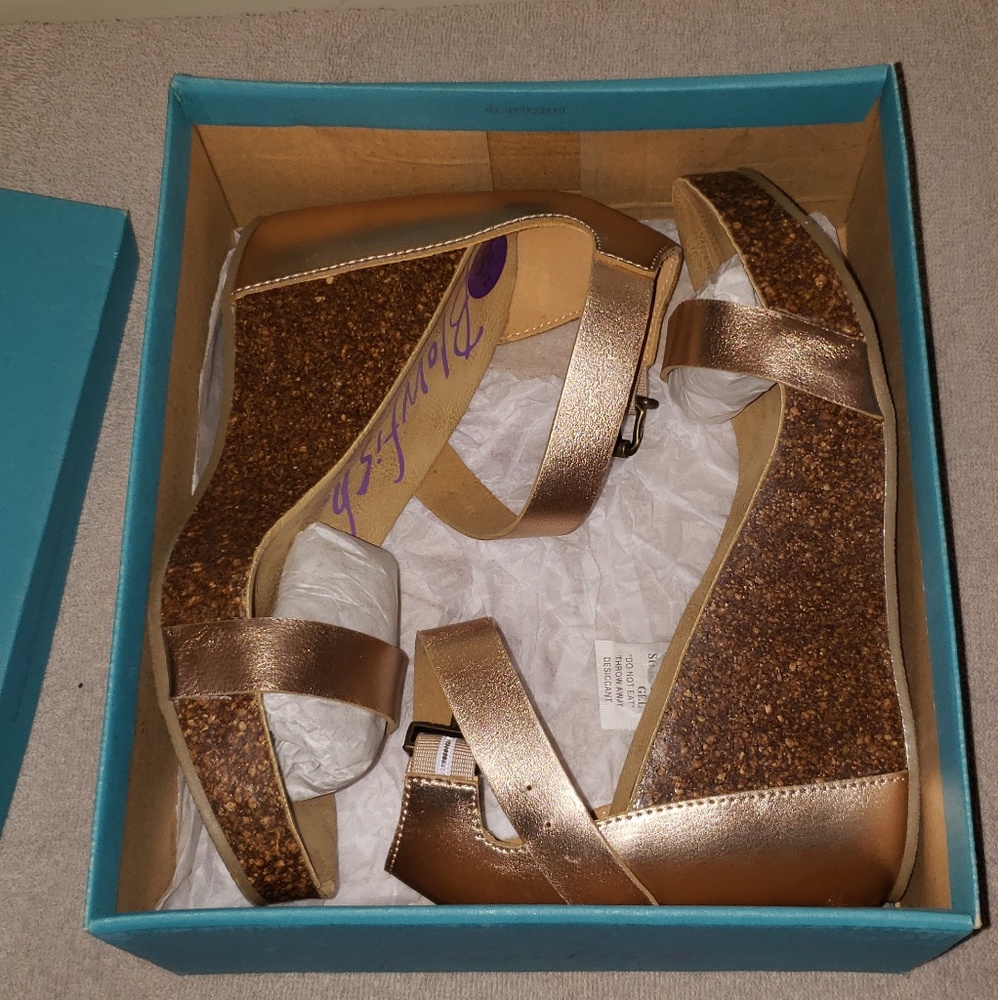Women's shoes